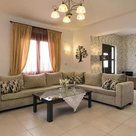 Vila Laga With Pool, 300m To Taverns, Childrens Area, Bbq! Kirianna