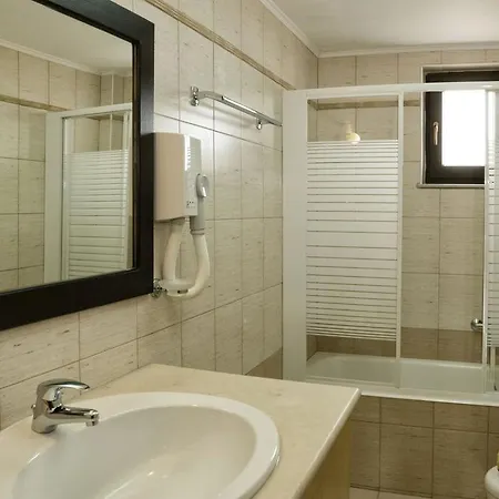 Vila Laga With Pool, 300m To Taverns, Childrens Area, Bbq!