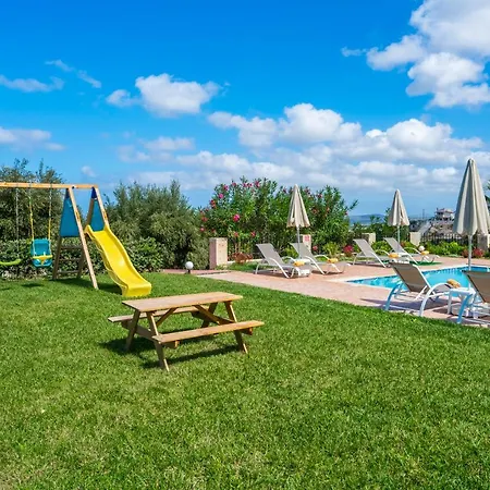Laga With Pool, 300m To Taverns, Childrens Area, Bbq!