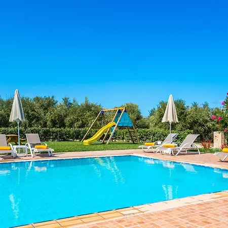 Laga With Pool, 300m To Taverns, Childrens Area, Bbq! Kirianna